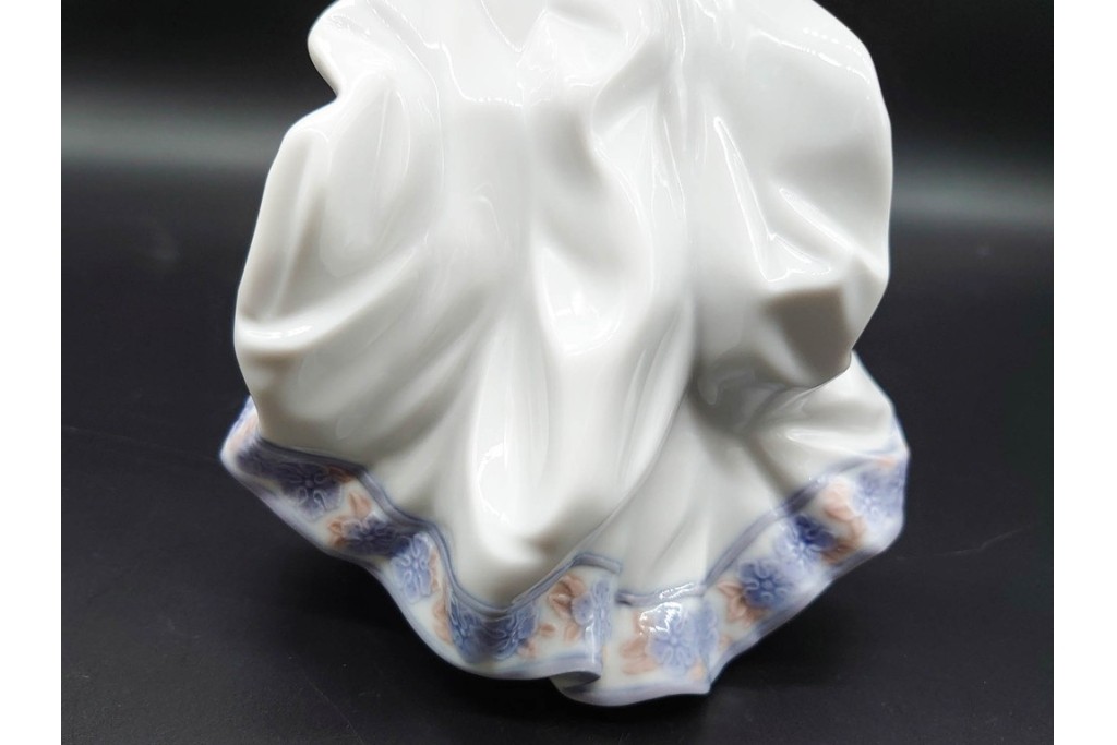 スペイン製　LLADRO(リヤドロ)　「春の花かご」　5790　花かごを抱えた少女のフィギュリン　(R-090413)