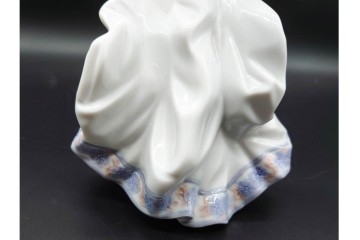 スペイン製　LLADRO(リヤドロ)　「春の花かご」　5790　花かごを抱えた少女のフィギュリン　(R-090413)