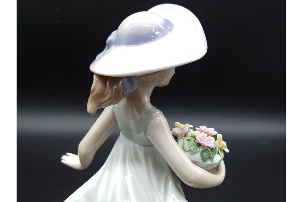 スペイン製　LLADRO(リヤドロ)　「春の花かご」　5790　花かごを抱えた少女のフィギュリン　(R-090413)