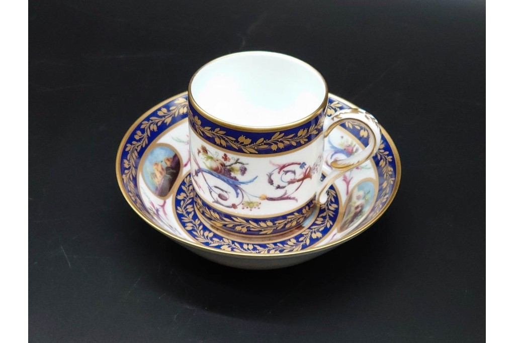 フランス　ROYALE LIMOGES(ロワイヤル リモージュ)　気品漂うカップ&ソーサー　(R-090414)