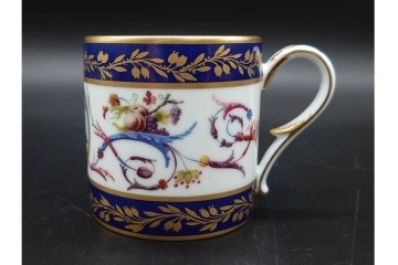 フランス　ROYALE LIMOGES(ロワイヤル リモージュ)　気品漂うカップ&ソーサー　(R-090414)