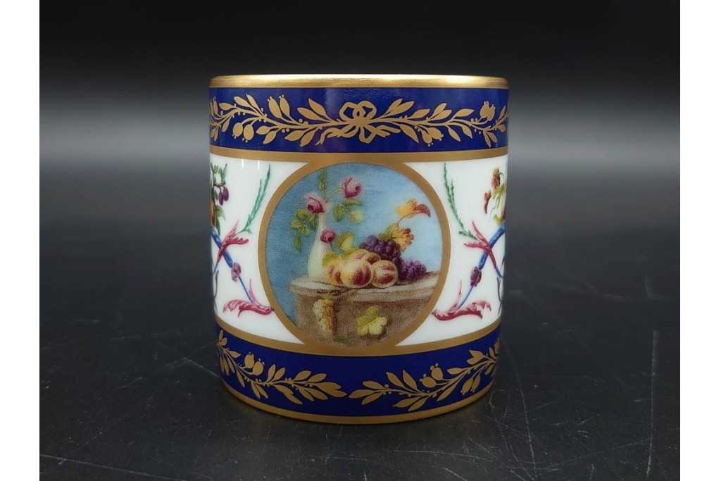 フランス　ROYALE LIMOGES(ロワイヤル リモージュ)　気品漂うカップ&ソーサー　(R-090414)