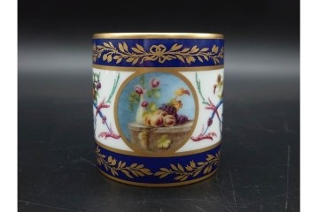 フランス　ROYALE LIMOGES(ロワイヤル リモージュ)　気品漂うカップ&ソーサー　(R-090414)