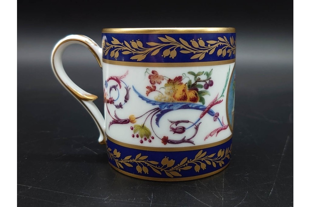 フランス　ROYALE LIMOGES(ロワイヤル リモージュ)　気品漂うカップ&ソーサー　(R-090414)