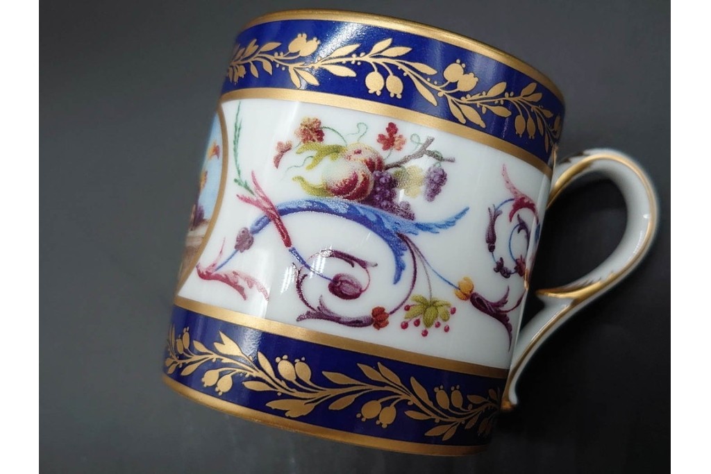 フランス　ROYALE LIMOGES(ロワイヤル リモージュ)　気品漂うカップ&ソーサー　(R-090414)