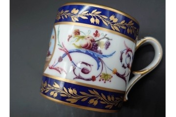 フランス　ROYALE LIMOGES(ロワイヤル リモージュ)　気品漂うカップ&ソーサー　(R-090414)