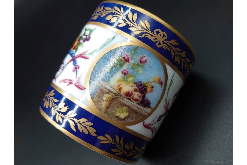 フランス　ROYALE LIMOGES(ロワイヤル リモージュ)　気品漂うカップ&ソーサー　(R-090414)