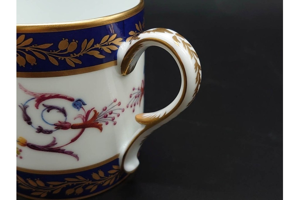 フランス　ROYALE LIMOGES(ロワイヤル リモージュ)　気品漂うカップ&ソーサー　(R-090414)