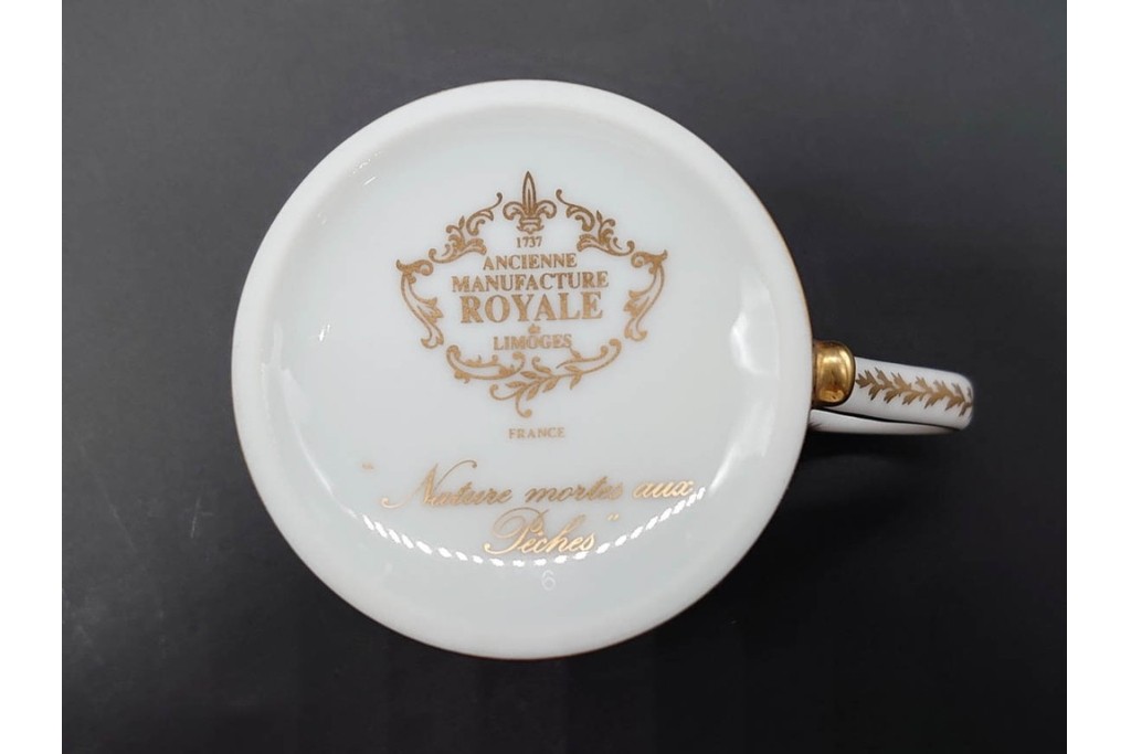 フランス　ROYALE LIMOGES(ロワイヤル リモージュ)　気品漂うカップ&ソーサー　(R-090414)