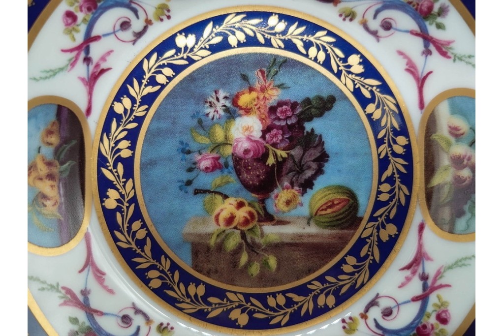 フランス　ROYALE LIMOGES(ロワイヤル リモージュ)　気品漂うカップ&ソーサー　(R-090414)