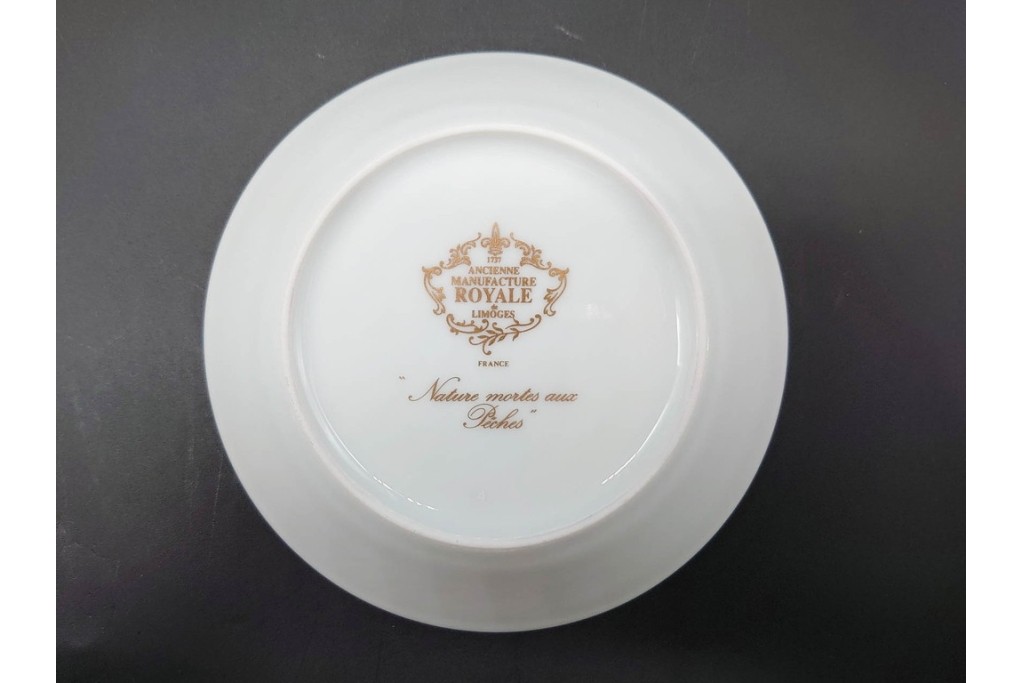 フランス　ROYALE LIMOGES(ロワイヤル リモージュ)　気品漂うカップ&ソーサー　(R-090414)