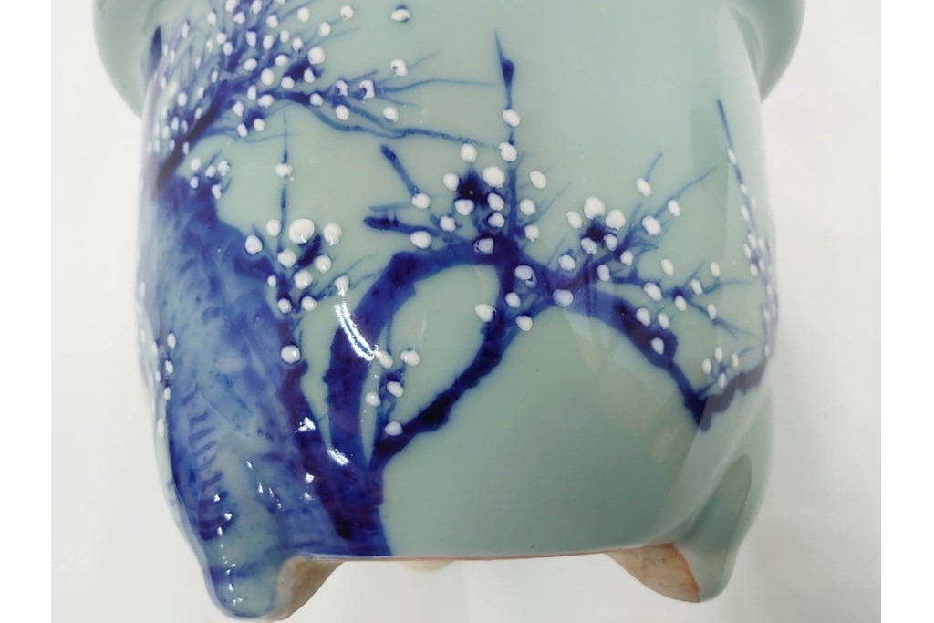 昭和初期　青磁　上品な梅図の三足植木鉢　(R-090416)