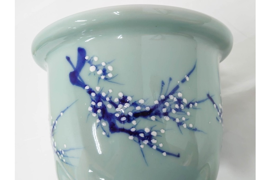 昭和初期　青磁　上品な梅図の三足植木鉢　(R-090416)