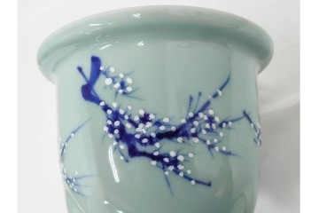 昭和初期　青磁　上品な梅図の三足植木鉢　(R-090416)