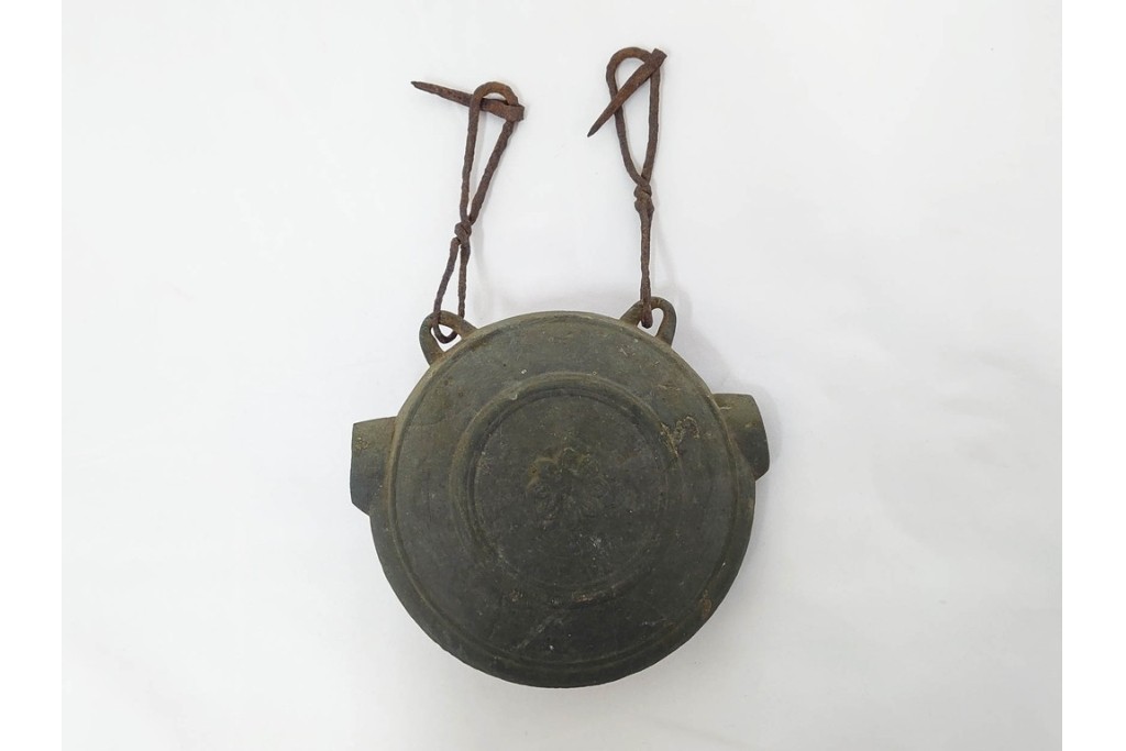 時代物　1点に阿部忠右衛門の銘あり　重厚な趣の鰐口3点セット　(R-090422)