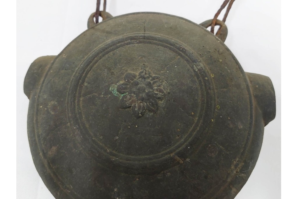 時代物　1点に阿部忠右衛門の銘あり　重厚な趣の鰐口3点セット　(R-090422)