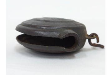 時代物　1点に阿部忠右衛門の銘あり　重厚な趣の鰐口3点セット　(R-090422)