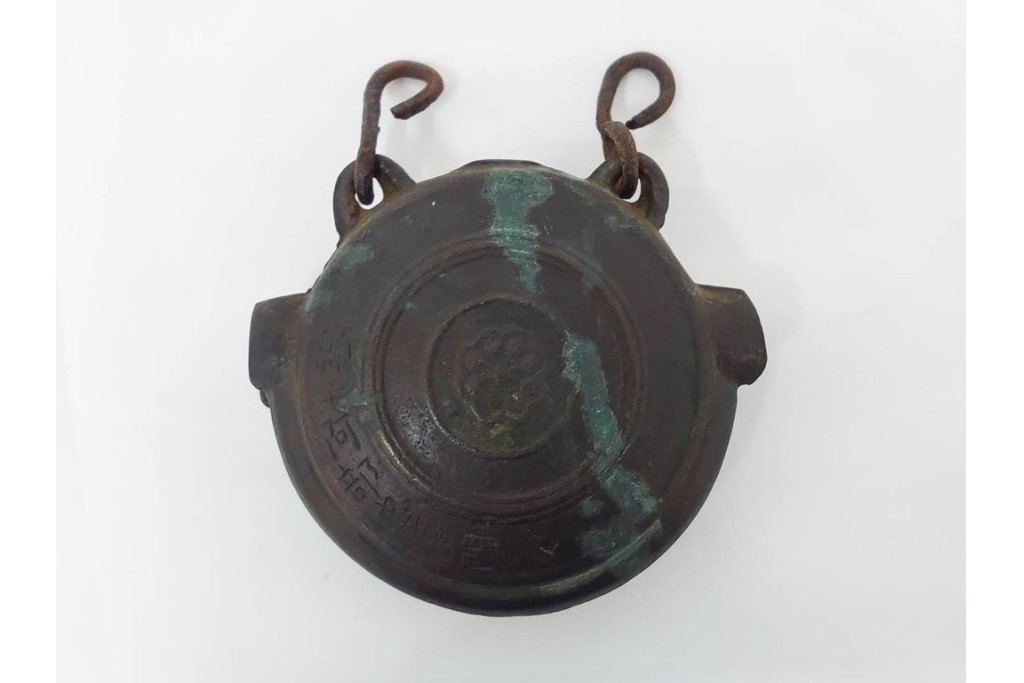 時代物　1点に阿部忠右衛門の銘あり　重厚な趣の鰐口3点セット　(R-090422)