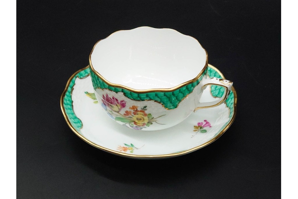 ハンガリー　HEREND(ヘレンド)　ハイランドフラワー　華やかなティーカップ&ソーサー　(R-090430)
