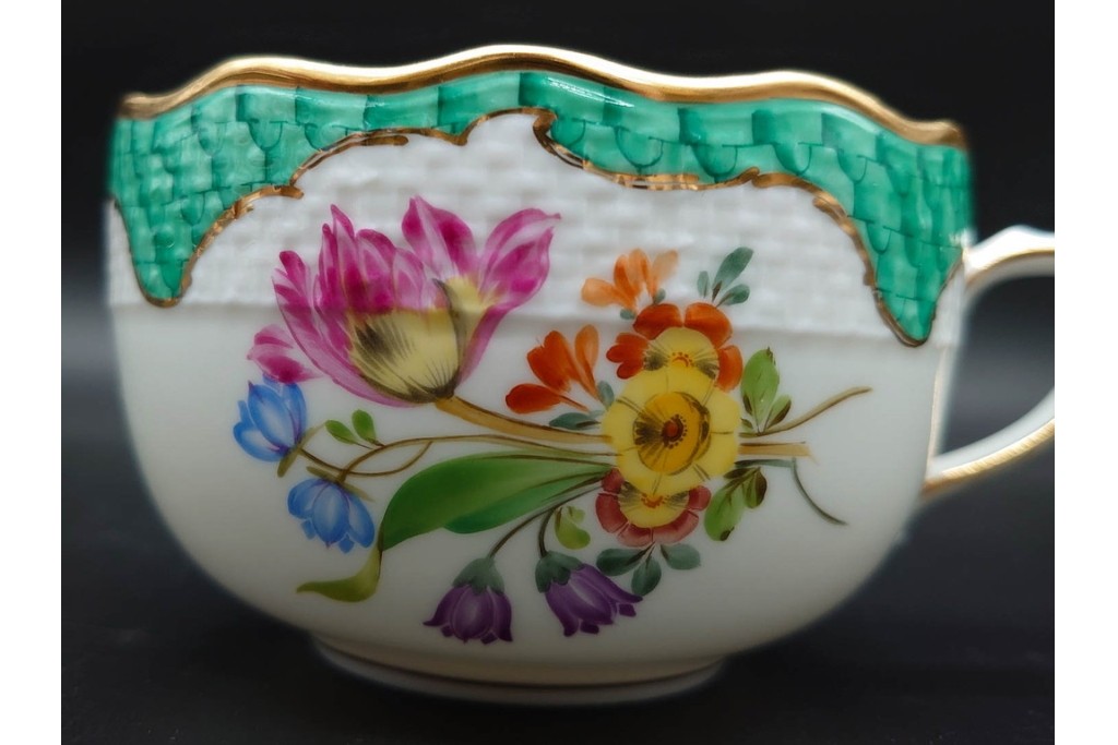 ハンガリー　HEREND(ヘレンド)　ハイランドフラワー　華やかなティーカップ&ソーサー　(R-090430)
