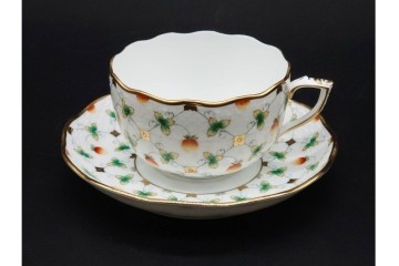 ハンガリー　HEREND(ヘレンド)　 ストロベリーコンポジション　可憐ないちご柄のカップ&ソーサー　(R-090431)