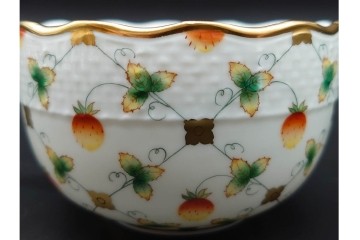 ハンガリー　HEREND(ヘレンド)　 ストロベリーコンポジション　可憐ないちご柄のカップ&ソーサー　(R-090431)