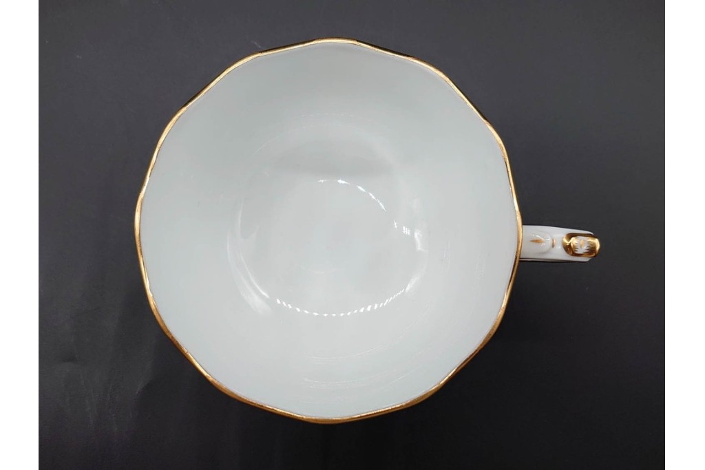 ハンガリー　HEREND(ヘレンド)　 ストロベリーコンポジション　可憐ないちご柄のカップ&ソーサー　(R-090431)