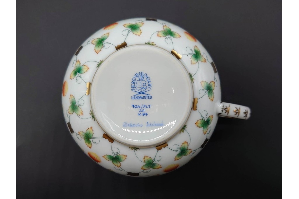ハンガリー　HEREND(ヘレンド)　 ストロベリーコンポジション　可憐ないちご柄のカップ&ソーサー　(R-090431)