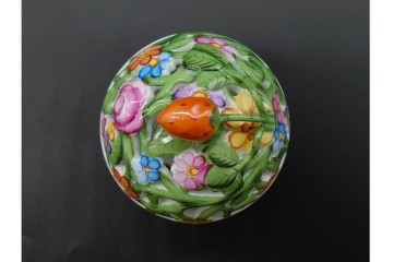 ハンガリー　HEREND(ヘレンド)　ファンタジー　愛らしい苺の摘みと花の透かし細工が魅力のボンボン入れ　定価6万500円　(R-090433)