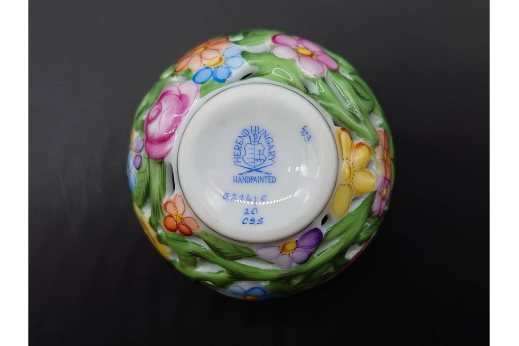 ハンガリー　HEREND(ヘレンド)　ファンタジー　愛らしい苺の摘みと花の透かし細工が魅力のボンボン入れ　定価6万500円　(R-090433)