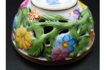 ハンガリー　HEREND(ヘレンド)　ファンタジー　愛らしい苺の摘みと花の透かし細工が魅力のボンボン入れ　定価6万500円　(R-090433)