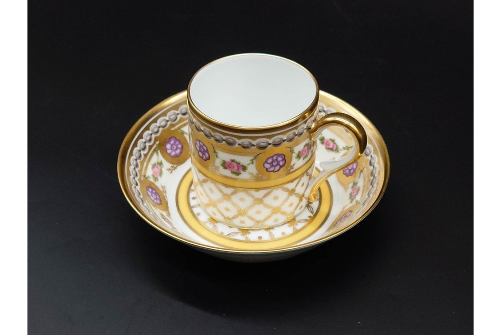 フランス　ROYALE  LIMOGES(ロワイヤル リモージュ)　Rosaces Violine　華やかなカップ&ソーサー　(R-090436)