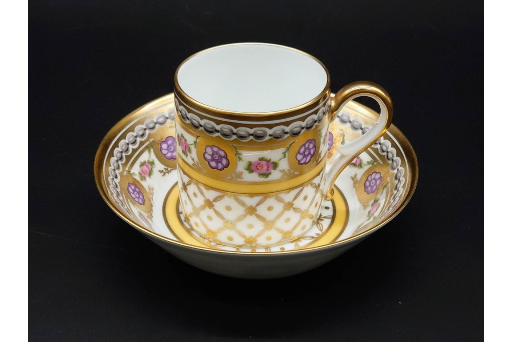 フランス　ROYALE  LIMOGES(ロワイヤル リモージュ)　Rosaces Violine　華やかなカップ&ソーサー　(R-090436)