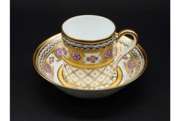 フランス　ROYALE  LIMOGES(ロワイヤル リモージュ)　Rosaces Violine　華やかなカップ&ソーサー　(R-090436)