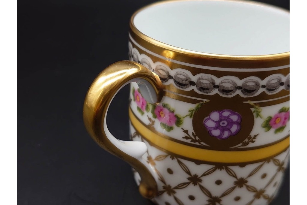 フランス　ROYALE  LIMOGES(ロワイヤル リモージュ)　Rosaces Violine　華やかなカップ&ソーサー　(R-090436)