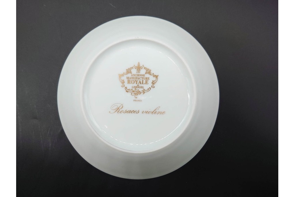 フランス　ROYALE  LIMOGES(ロワイヤル リモージュ)　Rosaces Violine　華やかなカップ&ソーサー　(R-090436)