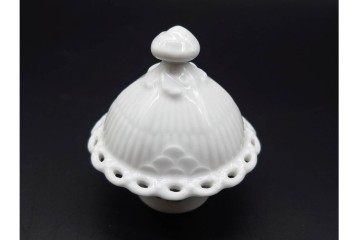 デンマーク製　ROYAL COPENHAGEN(ロイヤルコペンハーゲン)　ブルーフルーテッド フルレース(本体のみ) 　顔付の意匠が目を引くコーヒーポット　スクラッチありB級品　(R-090438)
