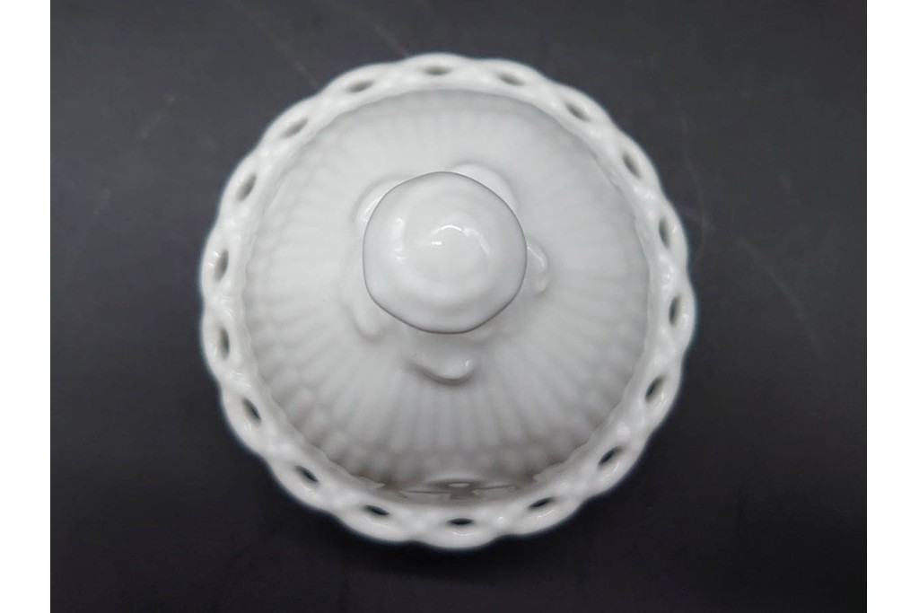 デンマーク製　ROYAL COPENHAGEN(ロイヤルコペンハーゲン)　ブルーフルーテッド フルレース(本体のみ) 　顔付の意匠が目を引くコーヒーポット　スクラッチありB級品　(R-090438)