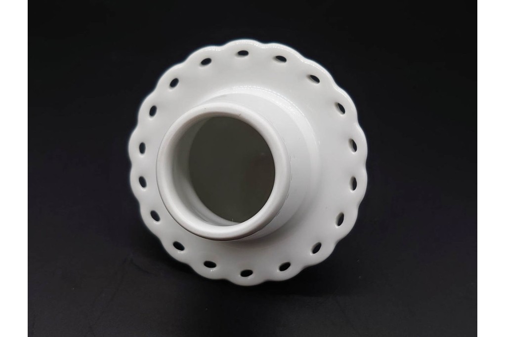 デンマーク製　ROYAL COPENHAGEN(ロイヤルコペンハーゲン)　ブルーフルーテッド フルレース(本体のみ) 　顔付の意匠が目を引くコーヒーポット　スクラッチありB級品　(R-090438)