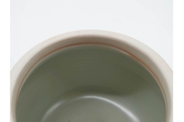 人間国宝　田村耕一　染付による椿文が上品な小壷　共箱付き　(R-090440)
