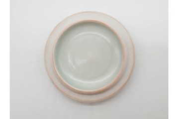 人間国宝　田村耕一　染付による椿文が上品な小壷　共箱付き　(R-090440)