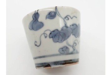 染付　蝙蝠に寿紋・瓢箪文・草花文　それぞれ異なる意匠を楽しめるそば猪口3点セット　(R-090444)
