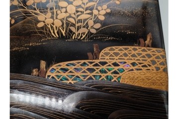 明治から大正期　時代物　内梨地　螺鈿　流水月秋草文・千鳥文　優美な金銀蒔絵文箱　(R-090446)