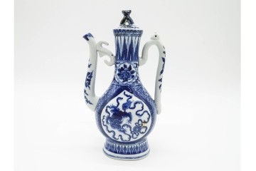 中国　古玩　大明嘉靖年製　青花(染付)　躍動感ある獅子が描かれた水注　(R-090448)