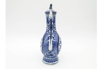 中国　古玩　大明嘉靖年製　青花(染付)　躍動感ある獅子が描かれた水注　(R-090448)