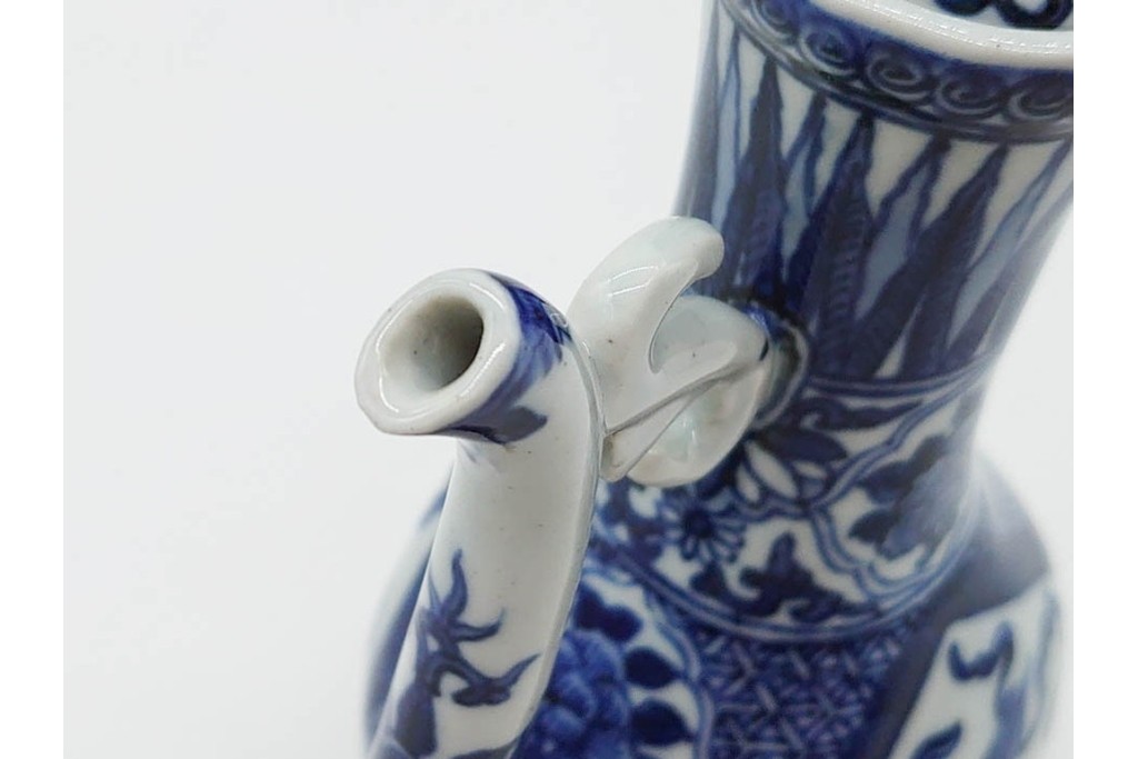 中国　古玩　大明嘉靖年製　青花(染付)　躍動感ある獅子が描かれた水注　(R-090448)