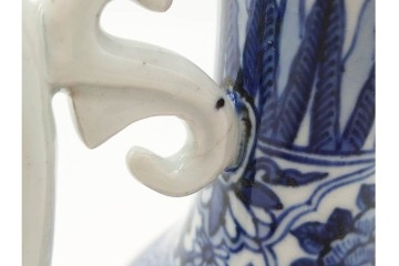 中国　古玩　大明嘉靖年製　青花(染付)　躍動感ある獅子が描かれた水注　(R-090448)