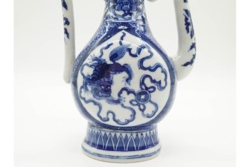 中国　古玩　大明嘉靖年製　青花(染付)　躍動感ある獅子が描かれた水注　(R-090448)