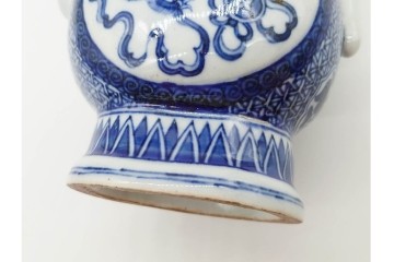 中国　古玩　大明嘉靖年製　青花(染付)　躍動感ある獅子が描かれた水注　(R-090448)