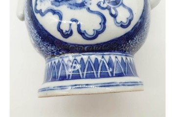 中国　古玩　大明嘉靖年製　青花(染付)　躍動感ある獅子が描かれた水注　(R-090448)